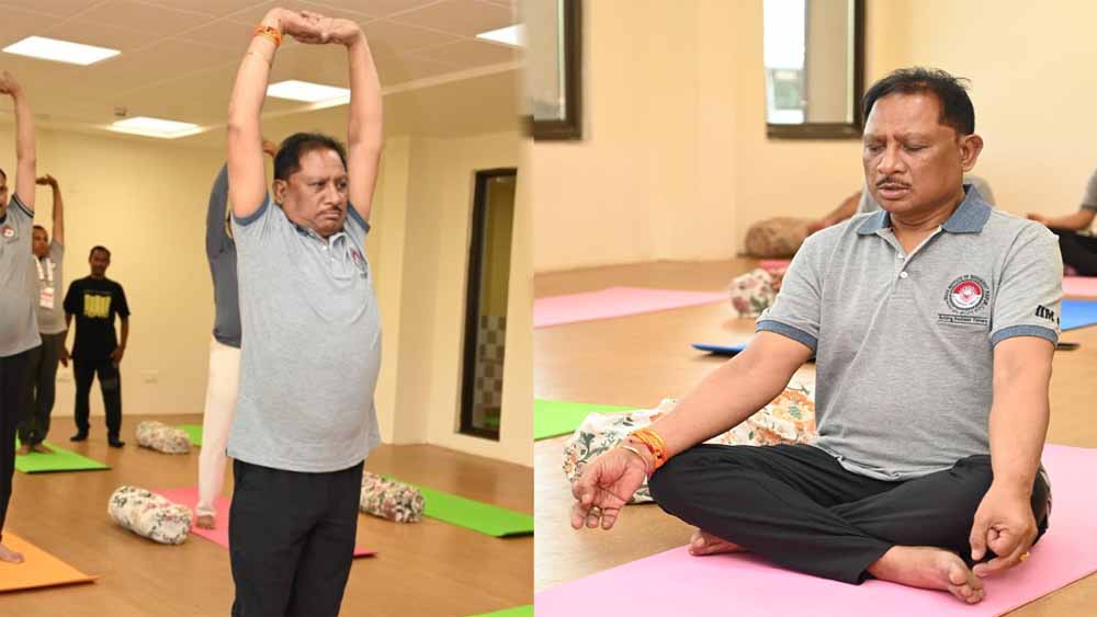 मुख्यमंत्री विष्णु देव साय ने चिंतन शिविर 2.0 के दूसरे दिन योग से की दिन की शुरुआत मुख्यमंत्री विष्णु देव साय ने चिंतन शिविर 2.0 के दूसरे दिन योग से की दिन की शुरुआत