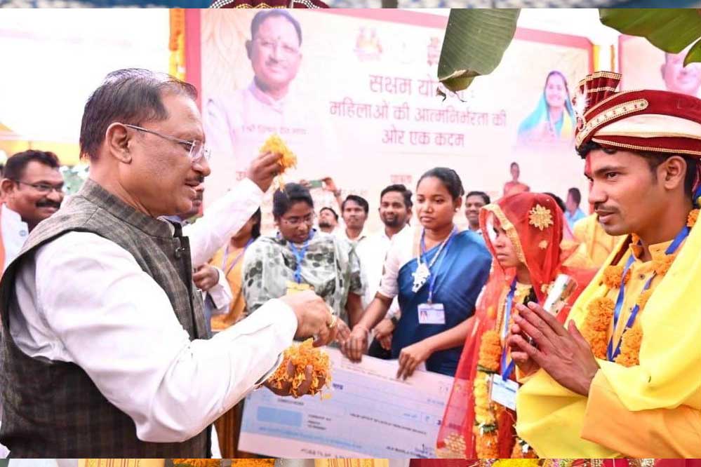 बस्तर में बदल रही तस्वीर, नक्सल हिंसा की जगह अब छाई खुशियां बस्तर में बदल रही तस्वीर, नक्सल हिंसा की जगह अब छाई खुशियां