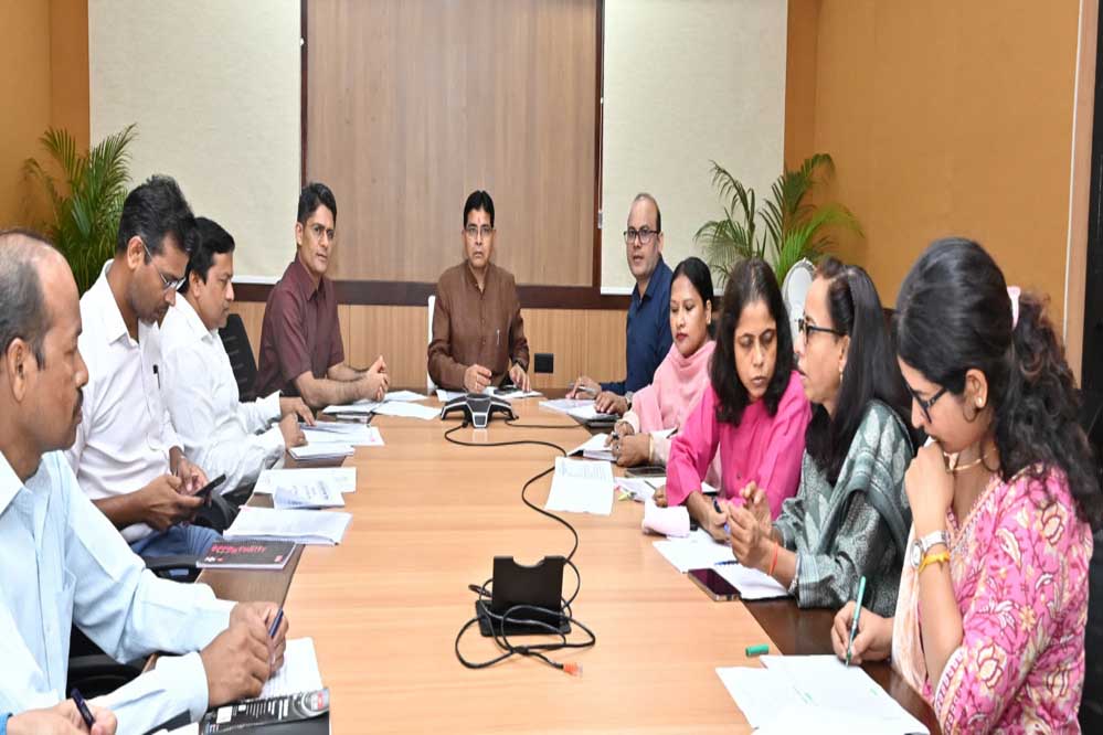 रायपुर : राजस्व प्रकरणों का समय-सीमा में निराकरण नहीं करने वाले अधिकारियों पर होगी अनुशासनात्मक कार्यवाही: मंत्री वर्मा रायपुर : राजस्व प्रकरणों का समय-सीमा में निराकरण नहीं करने वाले अधिकारियों पर होगी अनुशासनात्मक कार्यवाही: मंत्री वर्मा