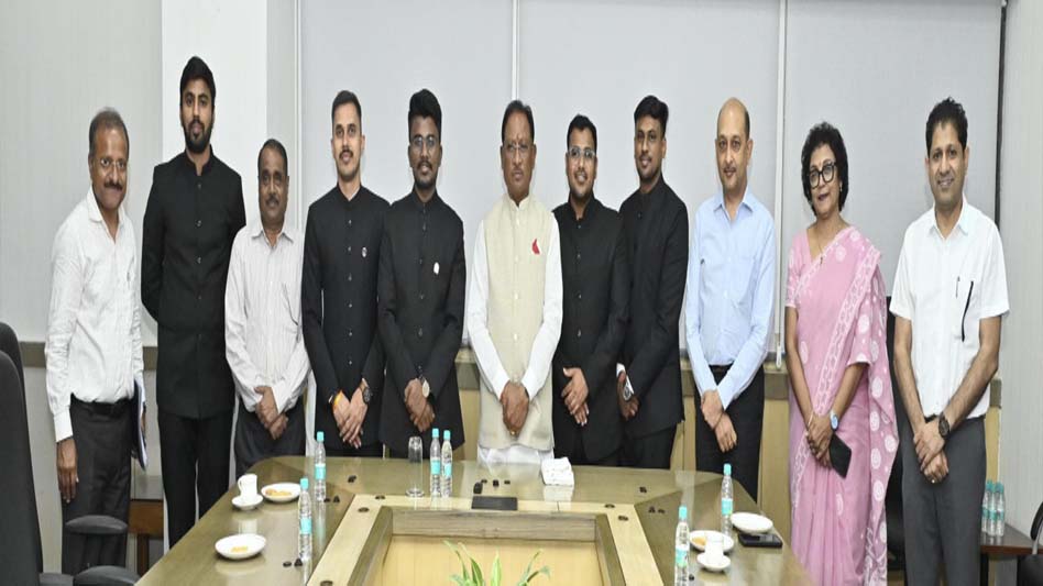 मुख्यमंत्री विष्णुदेव साय से भारतीय प्रशासनिक सेवा 2024 बैच के प्रशिक्षु अधिकारियों ने की सौजन्य मुलाकात मुख्यमंत्री विष्णुदेव साय से भारतीय प्रशासनिक सेवा 2024 बैच के प्रशिक्षु अधिकारियों ने की सौजन्य मुलाकात