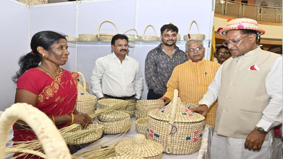 छत्तीसगढ़ में हस्तशिल्प विकास की अपार संभावना – मुख्यमंत्री विष्णु देव साय छत्तीसगढ़ में हस्तशिल्प विकास की अपार संभावना – मुख्यमंत्री विष्णु देव साय