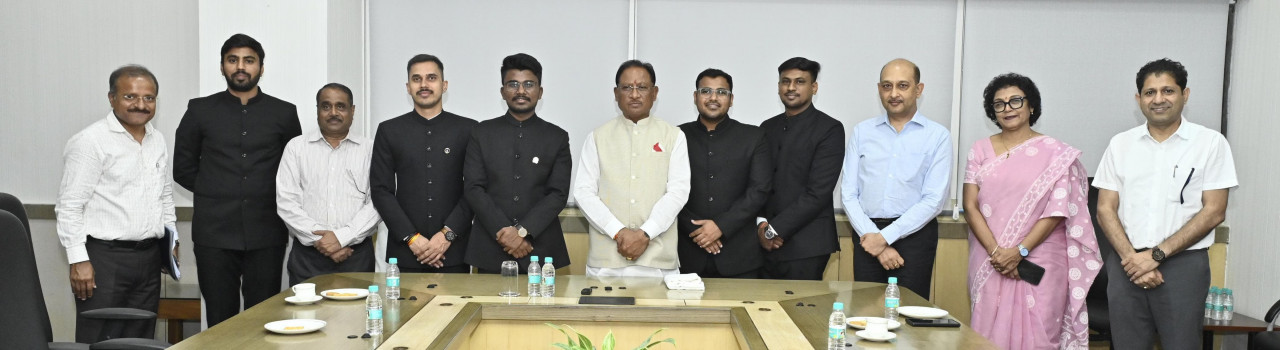 CG NEWS: मुख्यमंत्री विष्णुदेव साय से भारतीय प्रशासनिक सेवा 2024 बैच के प्रशिक्षु अधिकारियों ने की भेंट, छत्तीसगढ़ कैडर के 5 अधिकारियों का हुआ स्वागत….