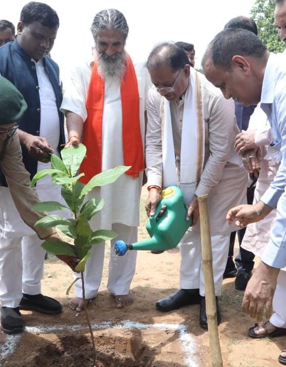 CG NEWS: विश्व पर्यावरण दिवस पर ‘एक पेड़ मां के नाम’ अभियान के तहत सीएम साय ने बादाम पौधा का किया पौधरोपण… CG NEWS: विश्व पर्यावरण दिवस पर ‘एक पेड़ मां के नाम’ अभियान के तहत सीएम साय ने बादाम पौधा का किया पौधरोपण…