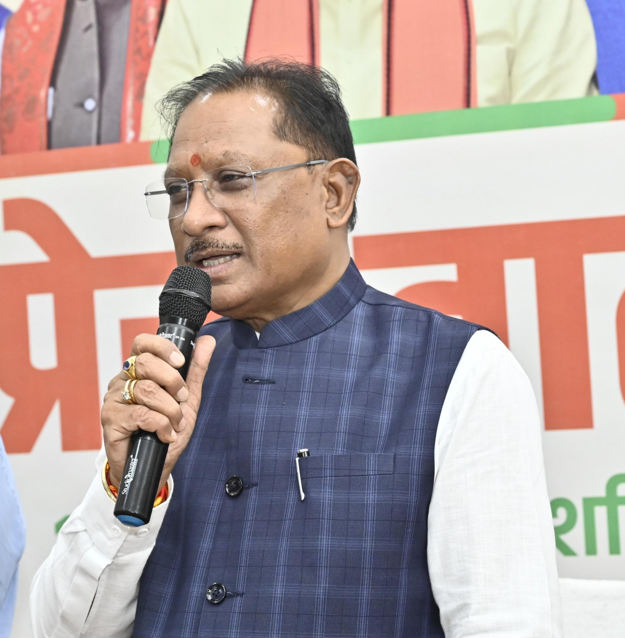CG NEWS: मुख्यमंत्री विष्णु देव साय ने नक्सल प्रभावित बीजापुर के युवाओं से किया संवाद, कहा- इच्छाशक्ति और समावेशी नीति से गढ़ेंगे नया बस्तर…