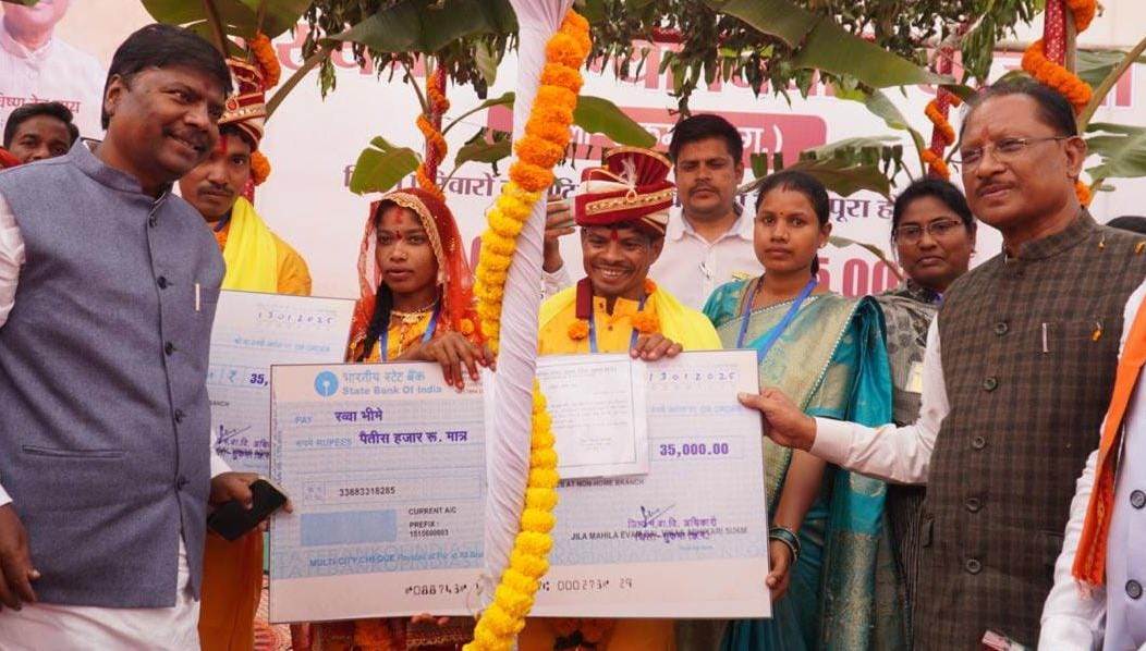 CG NEWS- मुख्यमंत्री कन्या विवाह योजना के तहत सामूहिक विवाह बना नए जीवन की शुरुआत का प्रतीक: मुख्यमंत्री विष्णु देव साय… CG NEWS- मुख्यमंत्री कन्या विवाह योजना के तहत सामूहिक विवाह बना नए जीवन की शुरुआत का प्रतीक: मुख्यमंत्री विष्णु देव साय…