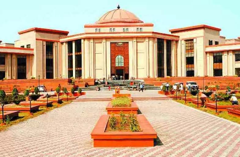 अविवाहित बेटी की संपत्ति पर नहीं हो सकता दत्तक पिता का अधिकार, हाईकोर्ट ने खारिज याचिका अविवाहित बेटी की संपत्ति पर नहीं हो सकता दत्तक पिता का अधिकार, हाईकोर्ट ने खारिज याचिका