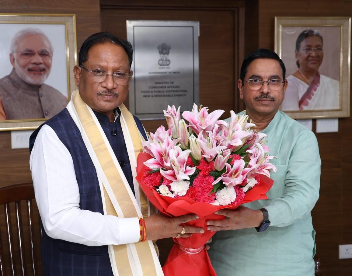 CG NEWS: मुख्यमंत्री विष्णुदेव साय ने केंद्रीय मंत्री प्रल्हाद जोशी से की सौजन्य भेंट…