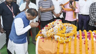 CG News: मुख्यमंत्री विष्णु देव साय ने शहीद एएसपी आकाश राव गिरपुंजे के निवास पहुंचकर पुष्प चक्र अर्पित कर दी श्रद्धांजलि…