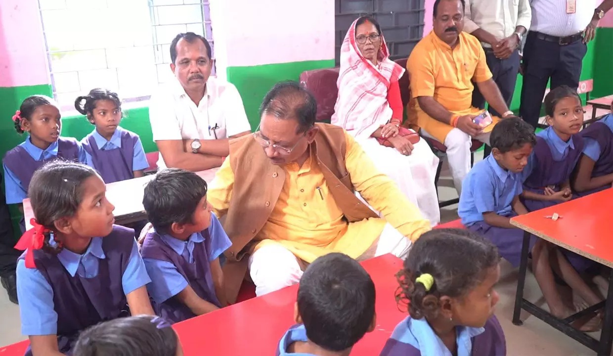 CG – मुख्यमंत्री विष्णु देव साय ने स्मार्ट स्कूल और स्मार्ट ब्लाक कार्यक्रम का किया शुभारंभ, स्कूली बच्चों के सामने इस बात को लेकर हुए भावुक…..