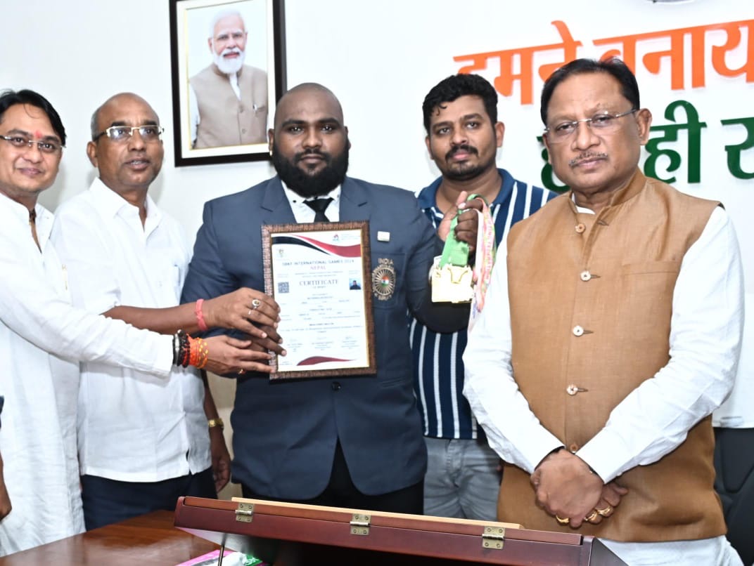 छत्तीसगढ़ के प्रेम राजन रौतिया ने इंटरनेशनल पावरलिफ्टिंग में दिलाया स्वर्ण पदक, मुख्यमंत्री साय से की मुलाकात,मुख्यमंत्री ने दी बधाई, कहा – युवा खिलाड़ियों की उपलब्धि पूरे प्रदेश की प्रेरणा..