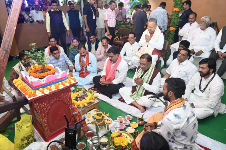 मुख्यमंत्री निवास में हरेली उत्सव: CM साय ने गौरी-गणेश, नवग्रह की पूजा कर भगवान शिव का किया अभिषेक….