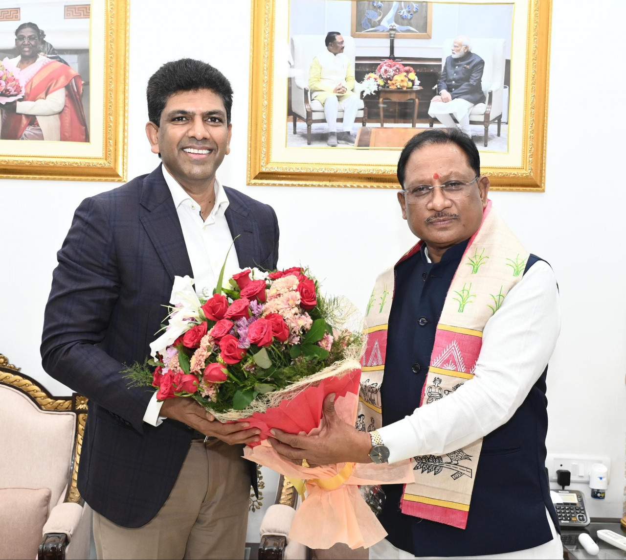 मुख्यमंत्री विष्णु देव साय से केंद्रीय संचार एवं ग्रामीण विकास राज्य मंत्री डॉ. चन्द्रशेखर पेम्मासानी ने की सौजन्य मुलाक़ात….