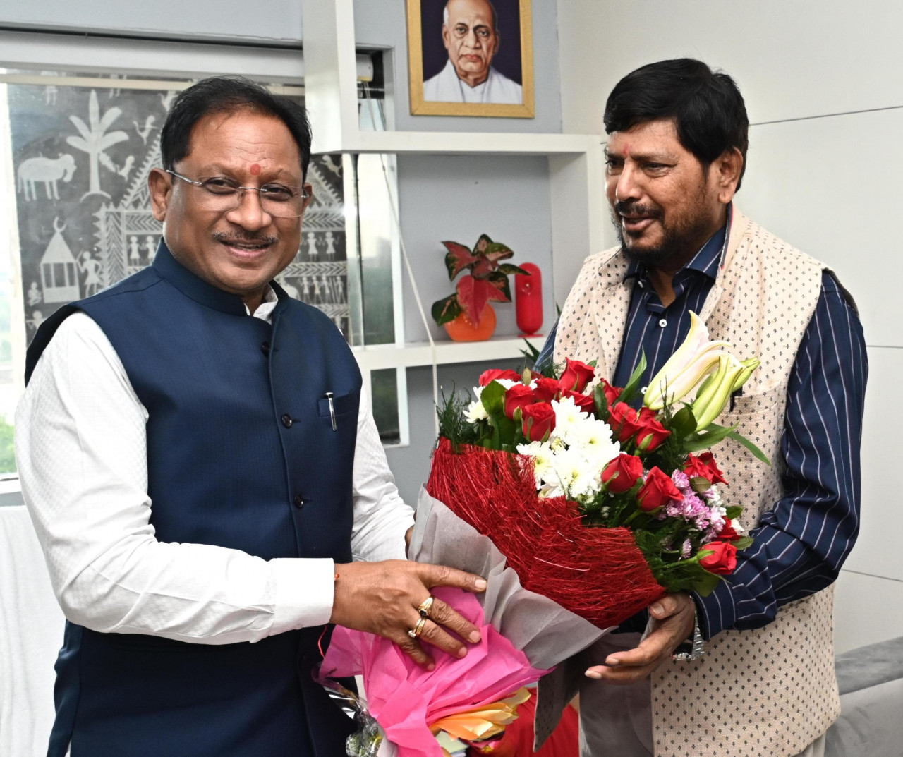 CG NEWS: मुख्यमंत्री विष्णु देव साय से केंद्रीय मंत्री रामदास अठावले की भेंट, सामाजिक न्याय योजनाओं पर हुई चर्चा… CG NEWS: मुख्यमंत्री विष्णु देव साय से केंद्रीय मंत्री रामदास अठावले की भेंट, सामाजिक न्याय योजनाओं पर हुई चर्चा…