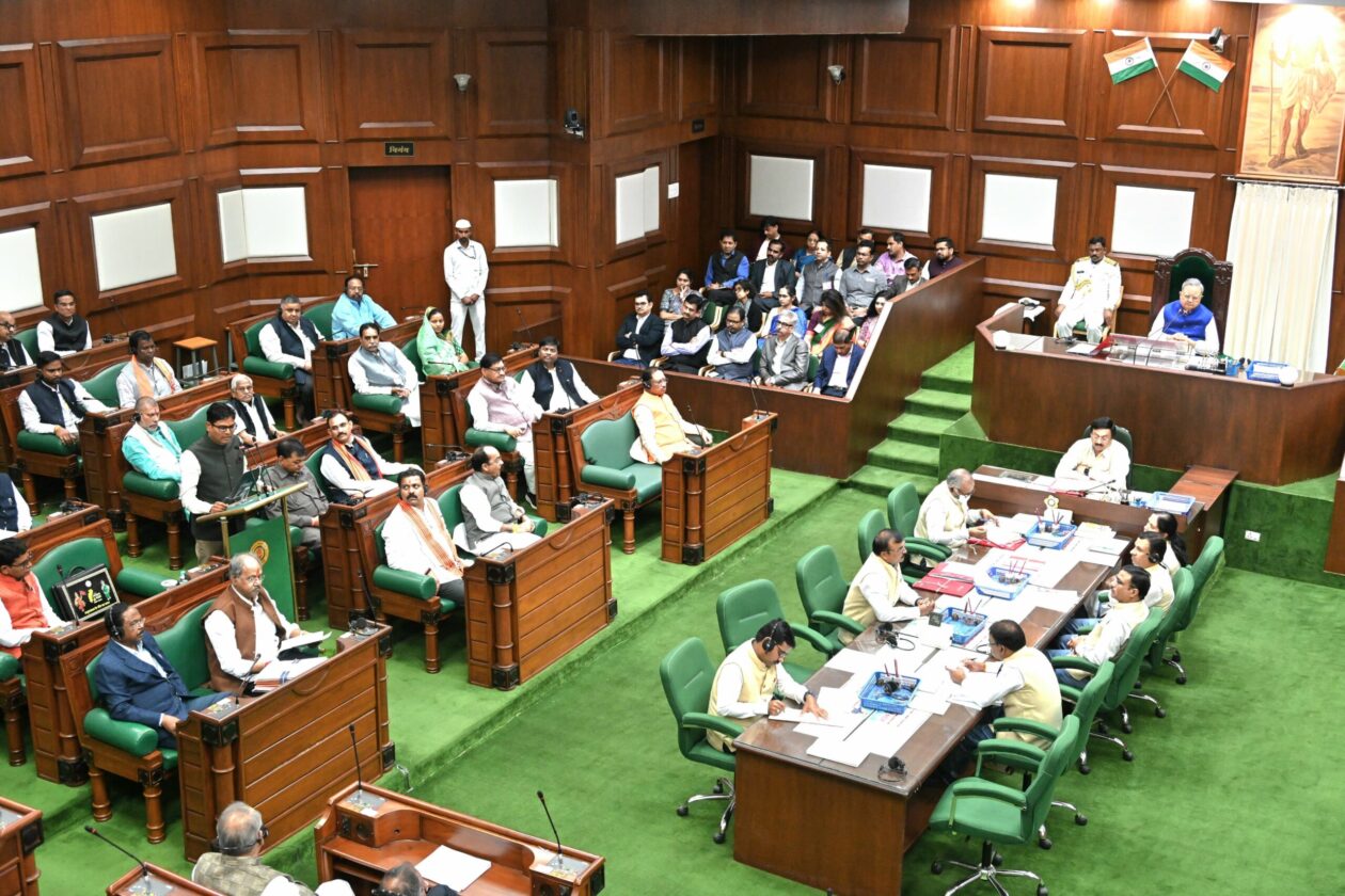भ्रष्टाचार और घोटालों के मुद्दों पर गरमाया छत्तीसगढ़ विधानसभा का मानसून सत्र, कांग्रेस का वॉकआउट…