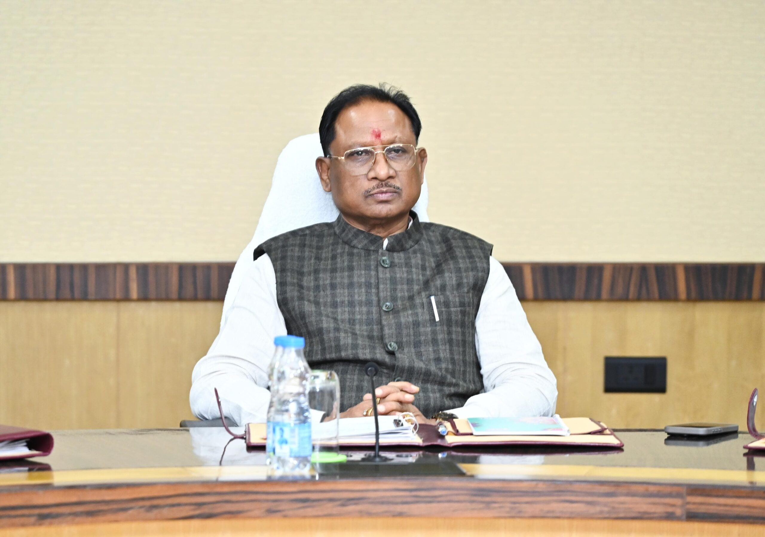 नक्सलियों का आत्मसमर्पण: मुख्यमंत्री विष्णुदेव साय ने कहा – ‘बंदूक की गोली नहीं, अब विकास की बोली गूंज रही है’…